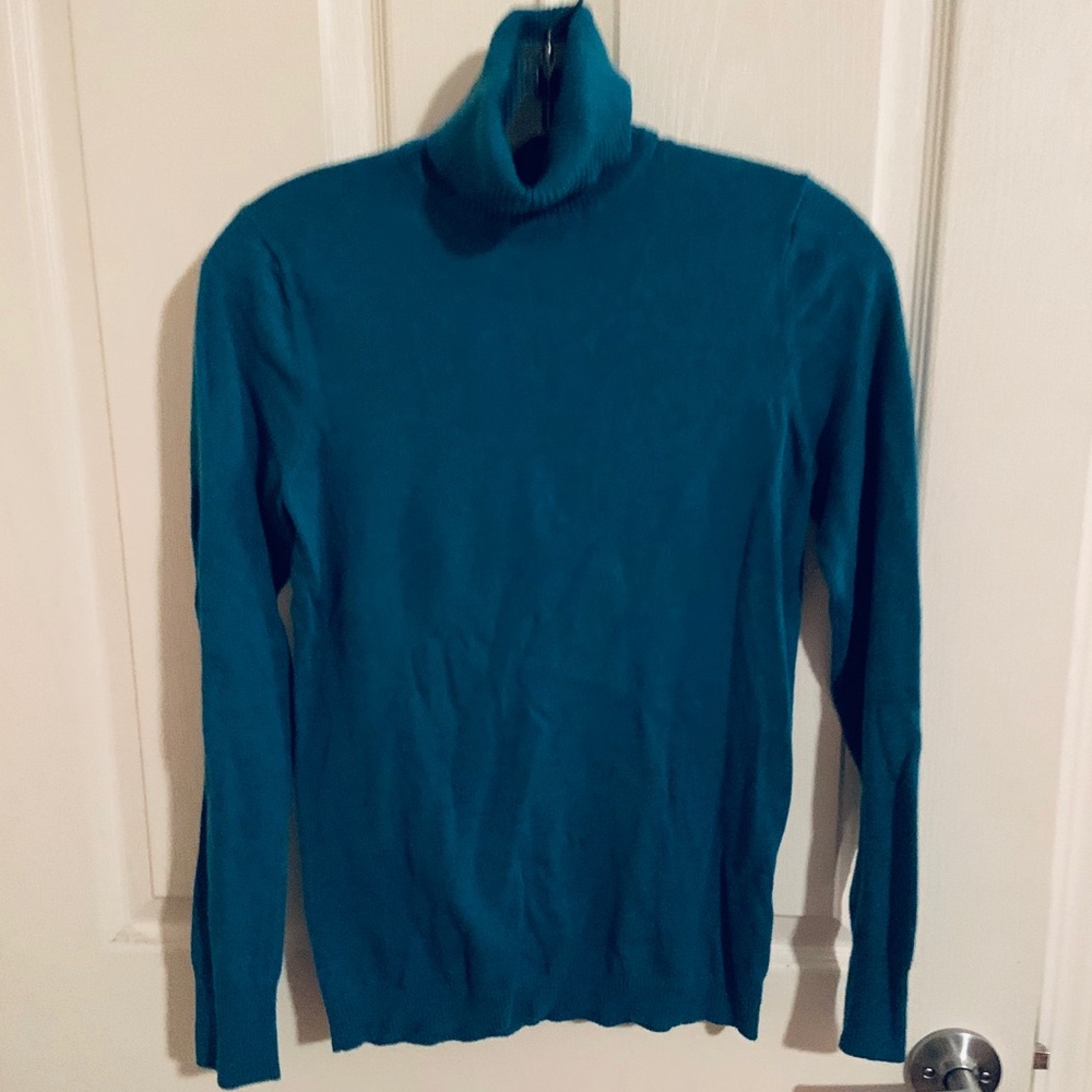 Gap sweater